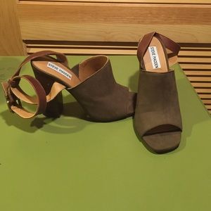 Steve Madden "ToniAnn" leather shoe.