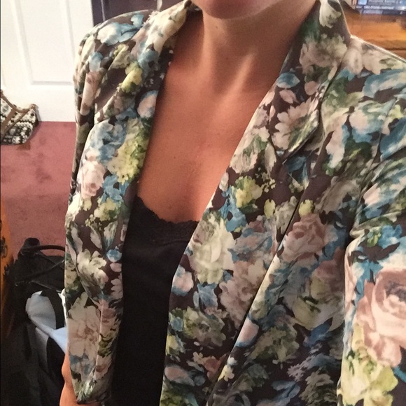 🌟 Flowy Floral Blazer - Picture 1 of 3