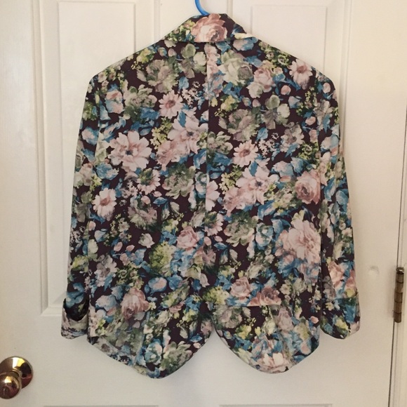 🌟 Flowy Floral Blazer - Picture 3 of 3