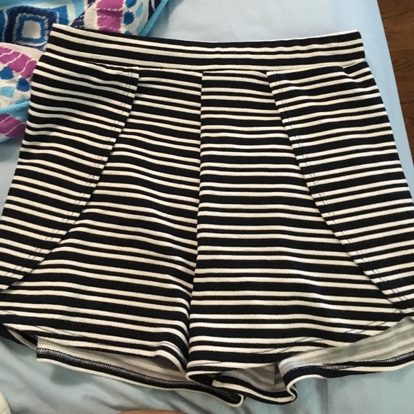 XL Abound Shorts