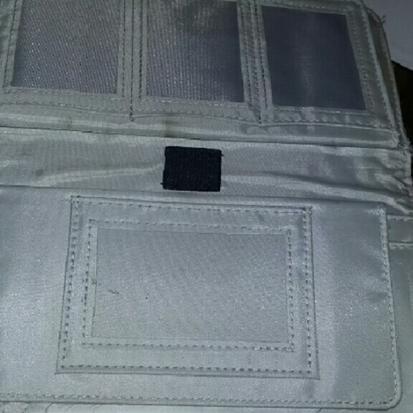 Wallet great condition used once - Picture 2 of 3