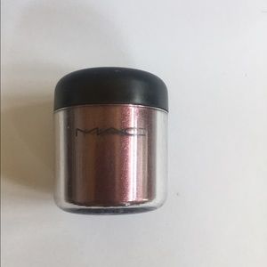 MAC limited edition Pigment: Blackened Red