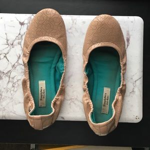 Vera wang patent leather detailed flats