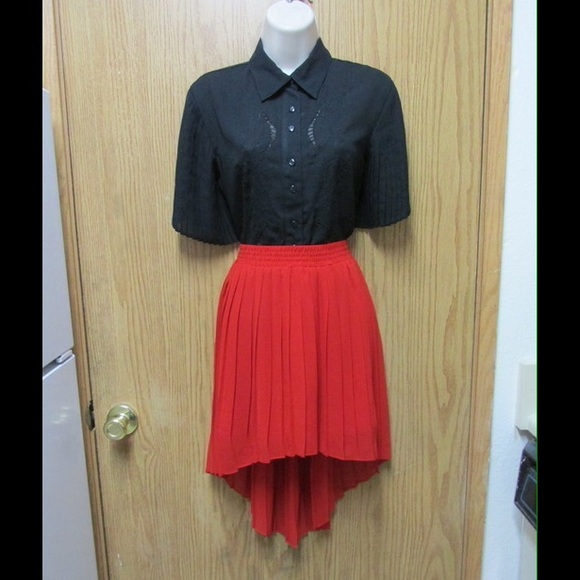 Chic Red Semi High Low Pleated Skirt W/Ribbon Belt - Picture 3 of 4