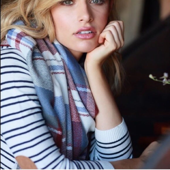 New fabulous blanket scarf - Picture 3 of 3