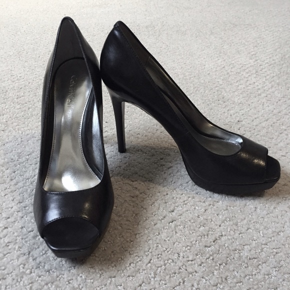 Cavin Klein Cora Black Peeptoe Platformed Pump - Picture 2 of 4