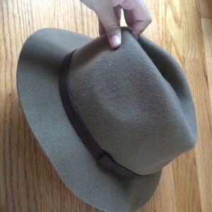 Beautiful Forever 21 tan fedora