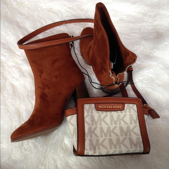 Michael Kors Handbags - 🔸💯Auth Michael Kors Selma Mini🔸