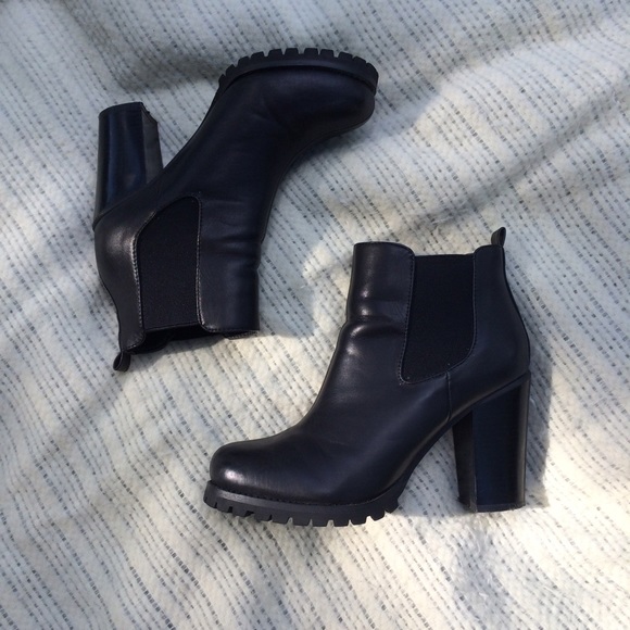 Black Chelsea Lug Sole Heeled Boots