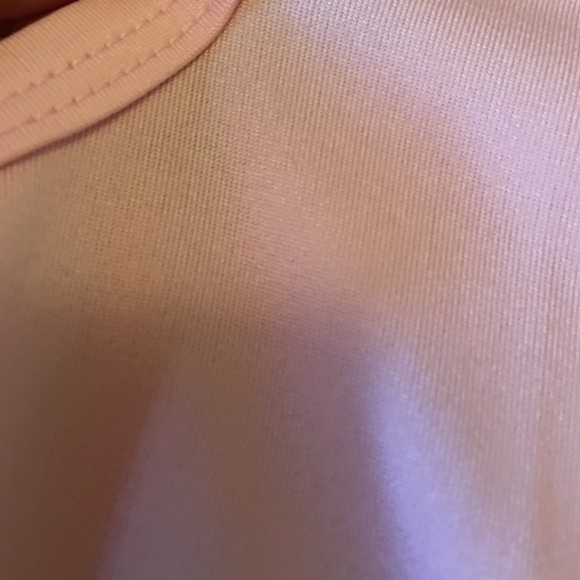 Cute pink top. - Picture 3 of 3