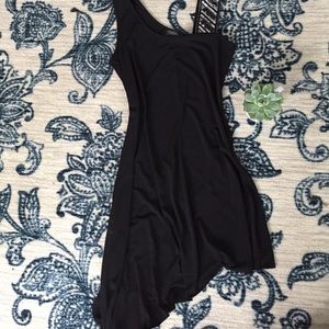 👸🏽 Little Black Asymmetrical Dress