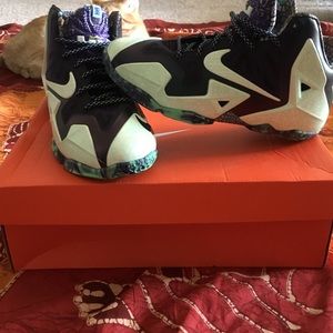 BRAND NEW NEVER WORN