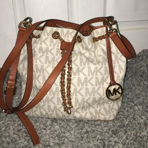 1 DAY SALE‼️ Michael Kors large tote