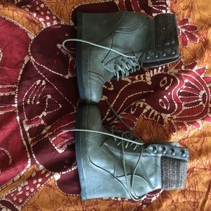 Winter wedge grey green