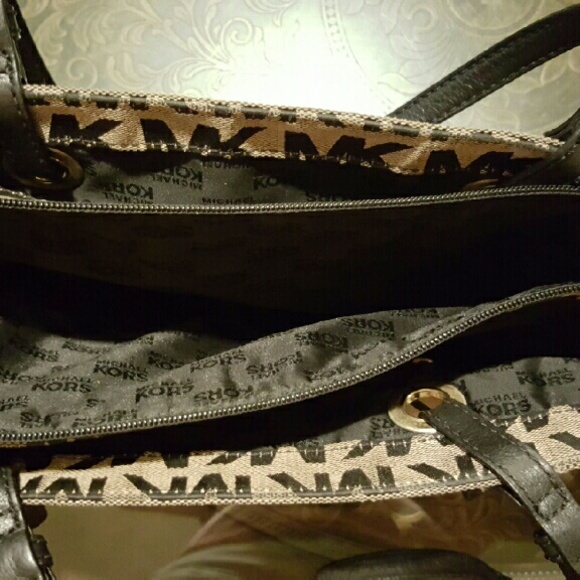 **SOLD** Michael Kors - Picture 2 of 4