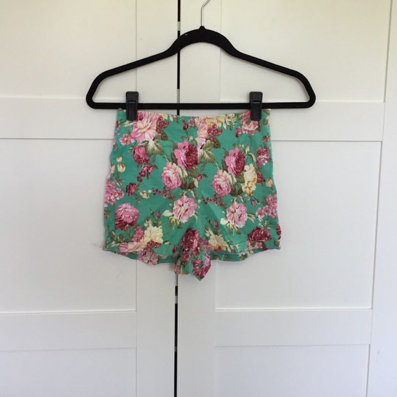 Brandy Melville high waisted floral print shorts