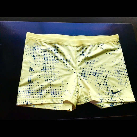 NIKE yellow polka dots training shorts!