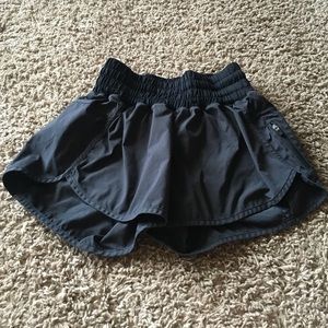 EUC Lululemon Athletica Tracker shorts!