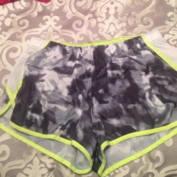 Patterned running shorts