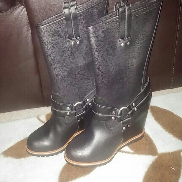 Boots by sketchers