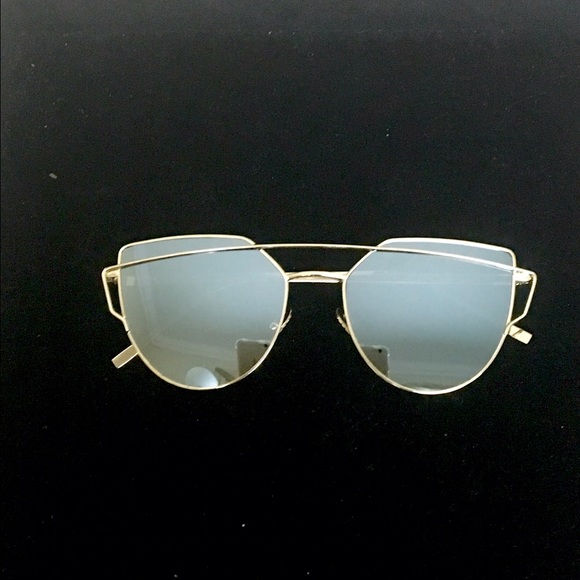 ✳️ONE DAY SALE Trendy mirror sunnies silver silver - Picture 3 of 4