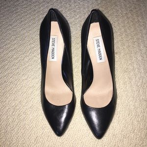 Steve Madden black pointed toe heels