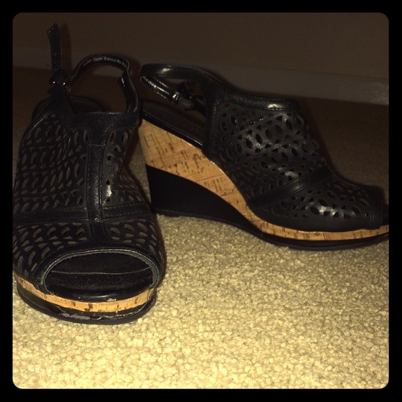 Black lace pattern wedges