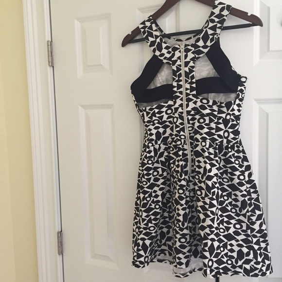 Geometric Pattern Skater Dress - Picture 2 of 4