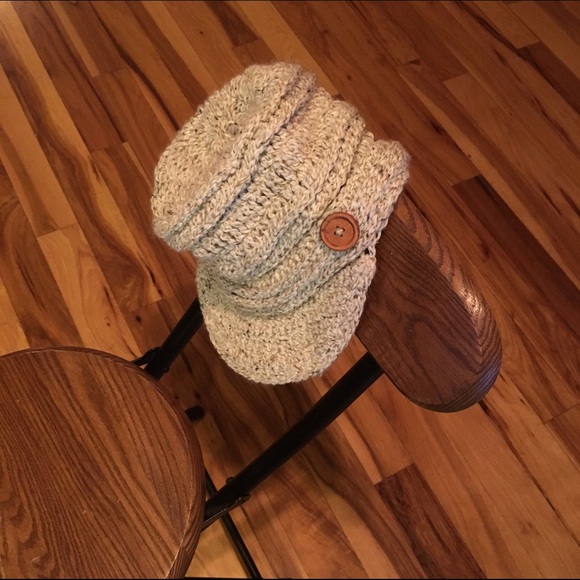 Buckle! Unisex cute knit hat with bill.