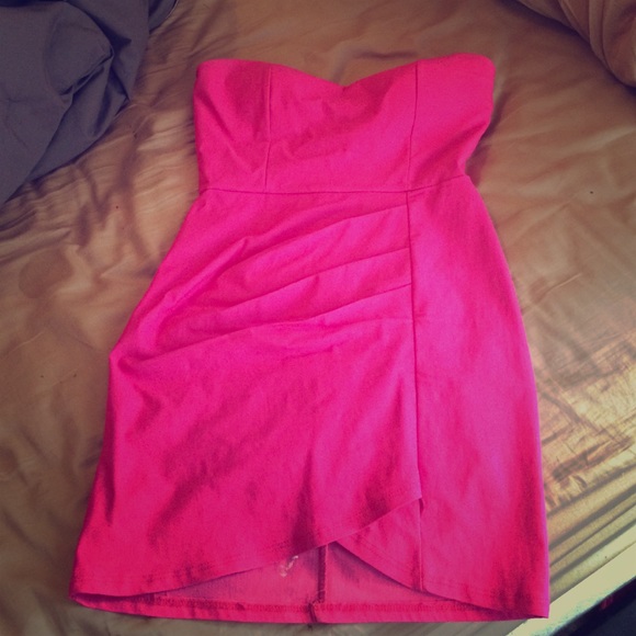 Size médium Tobi Strapless dress