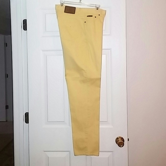 Yellow Jeans inseam 31 great condition no damage..