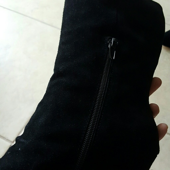 Holly Ipekyol black suede fringe boots - Picture 5 of 6