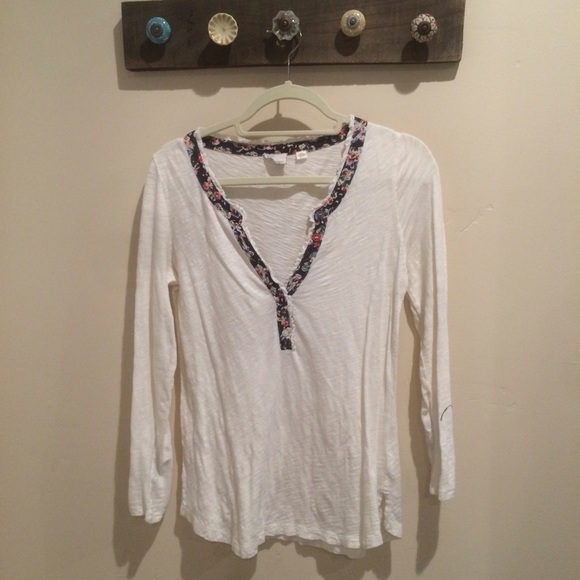 Anthro Cream top patterned neck