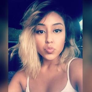 Meet your Posher, Dyeana