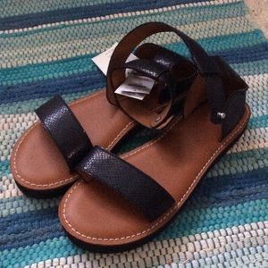 Abercrombie flat forms