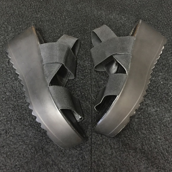 Black strap creeper sandals