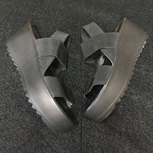 Black strap creeper sandals