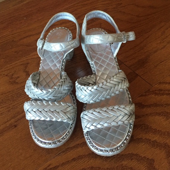 Beautiful silver Chanel woven sandal: genuine