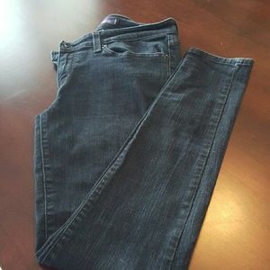 Levis dark blue to almost black skinnys