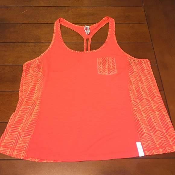 Under armour crop tank sz med