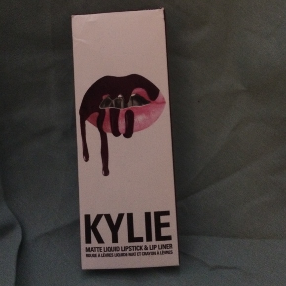 Not Authentic kylie lip kit