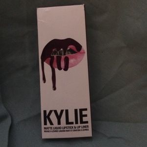 Not Authentic kylie lip kit