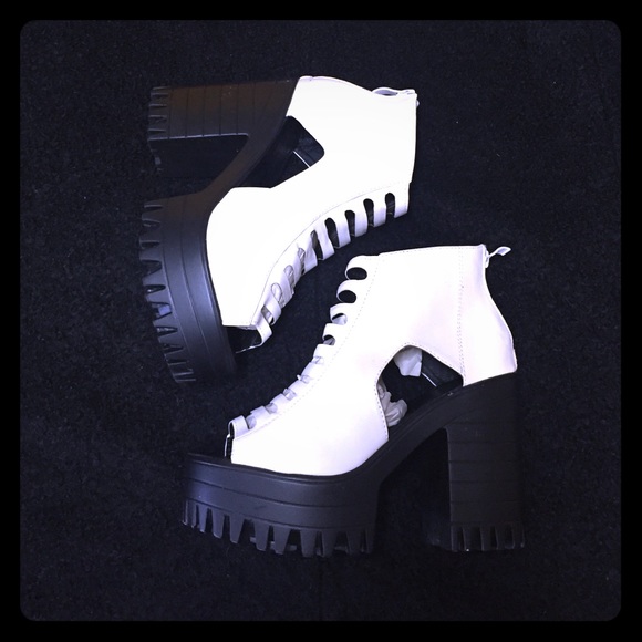 Black&white creeper heels