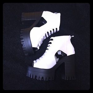 Black&white creeper heels