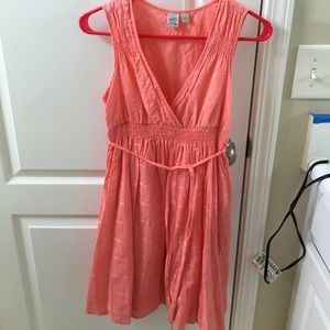 V-neck dress with tie