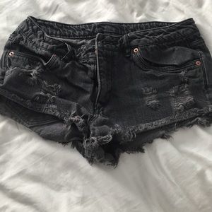 Cute grey/black ripped shorts!