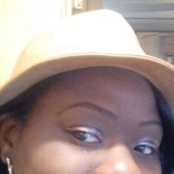 Meet your Posher, Shabrika