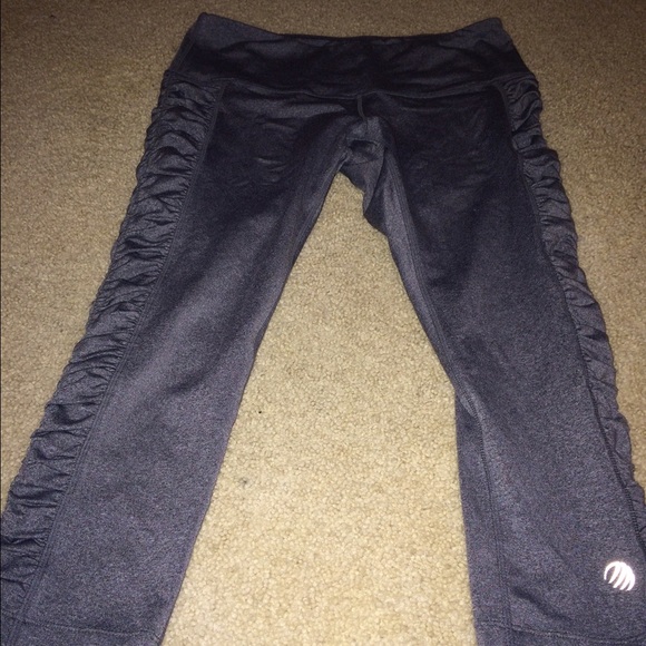 Crop yoga pants