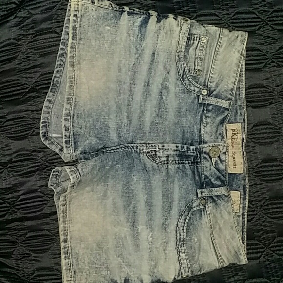 BKE Scarlett acid wash shorts