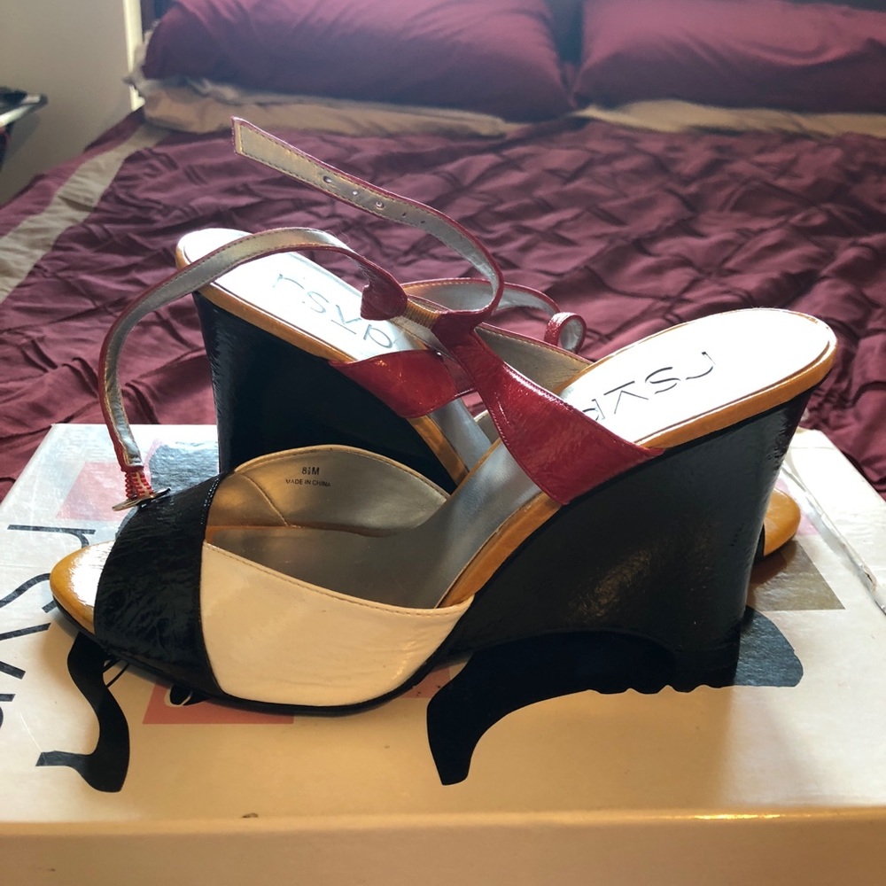 💋Dainty Girls 💃🏽Black/White/Red Wedge Heels
